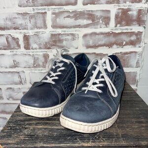 Clarks Blue and White leather Sneakerswomen’s size 10